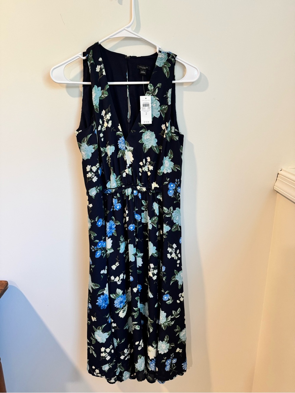 Ann Taylor Bundle- 2 dresses, 2 blouses, 1 shorts - Picture 4 of 11